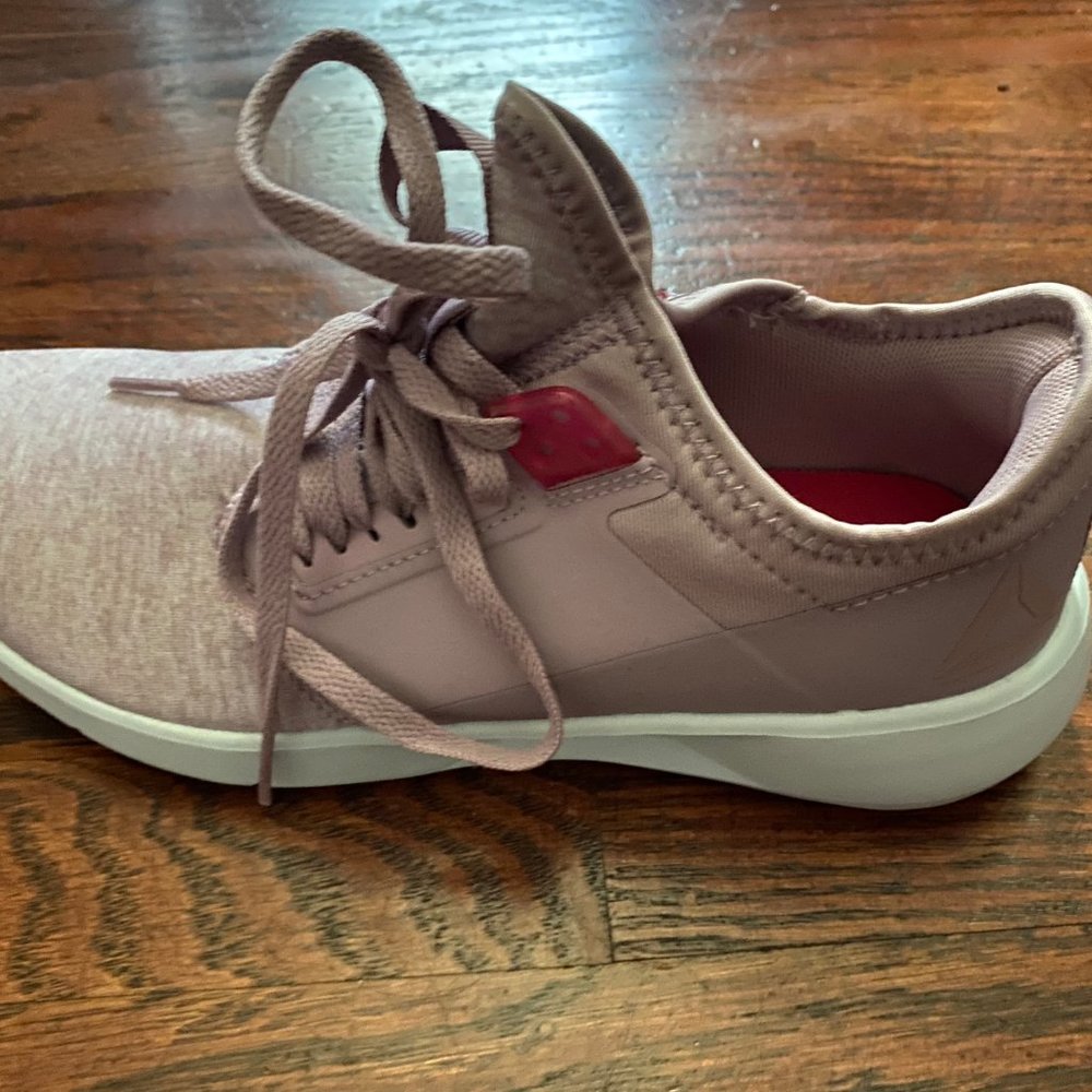 New Reebok Shoes - Picture 2 of 5